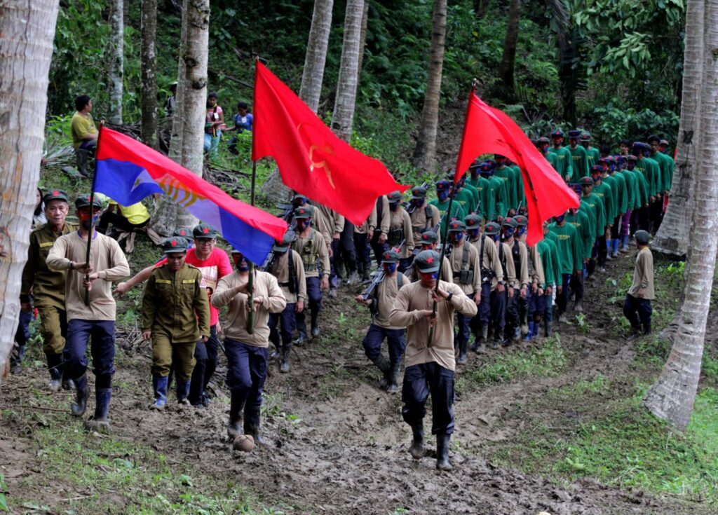 Revolutie in de Filipijnen. Viering van het 48e jubileum van de CPP in de Zuid-Tagalogregio.