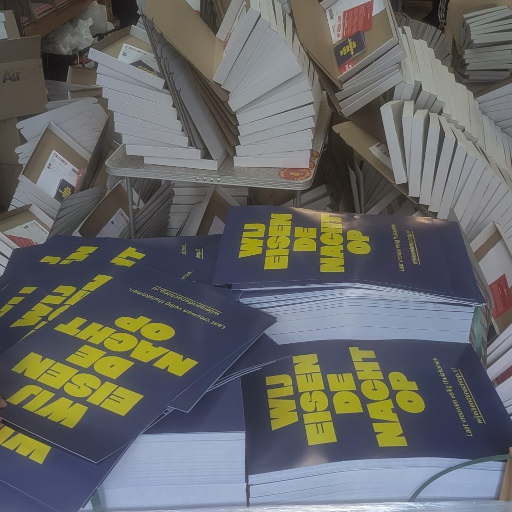 Posters en Stickers klaar voor verzending bij De Rode Lap